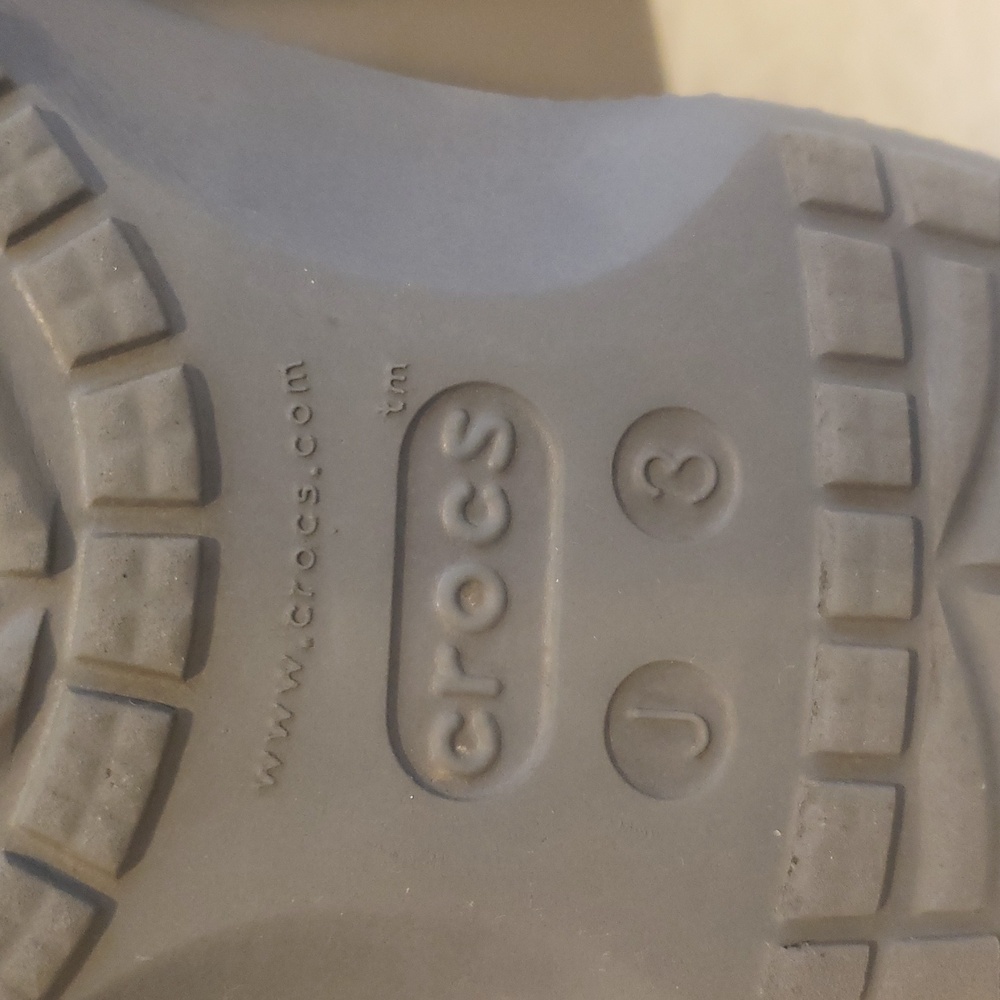 Gray lined Crocs - Picture 6 of 9